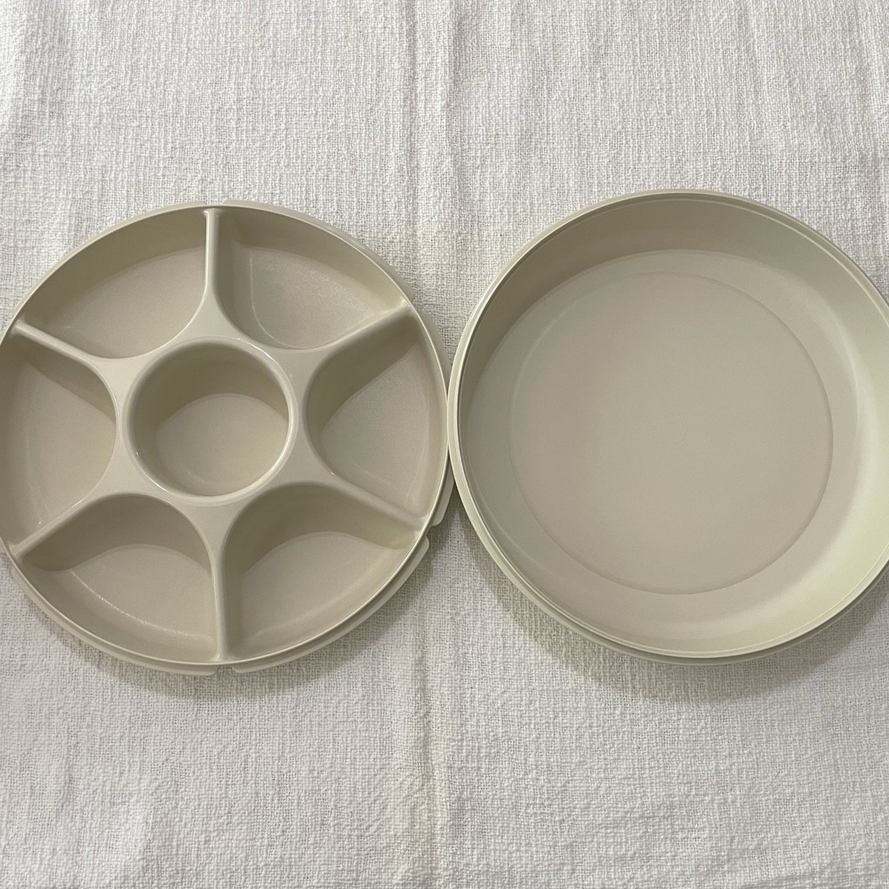 Vintage Tupperware Divided Veggie Relish Chip Serving Tray And Lid EUC‎ Retro